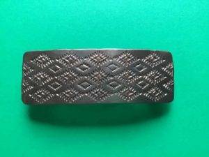 Aaron Brokeshoulder (Shawnee-Choctaw-Kewa) – Haarspange aus Kupfer