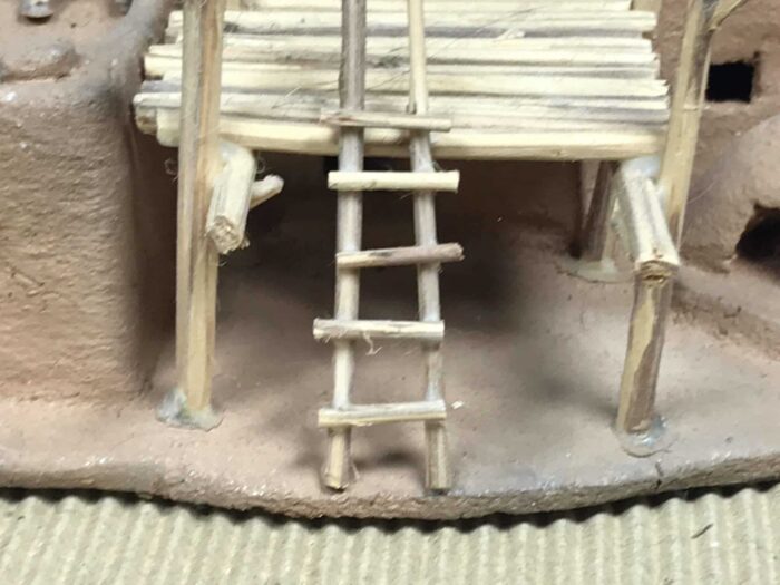 Marty Romero (Taos Pueblo) – Miniatur Pueblo Adobe House