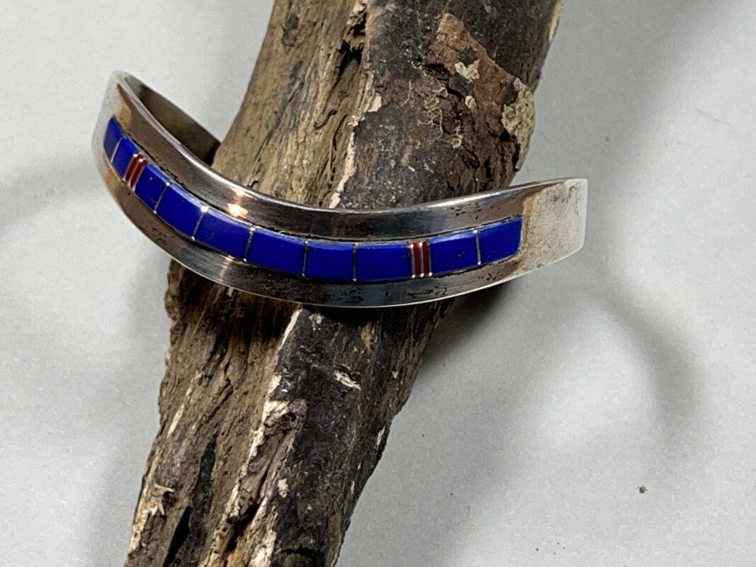 B. Jackson (Navajo) - Silberarmreif mit Lapislazuli
