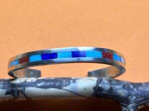 Brodie Coonsis (Zuni) - vielfarbiger Armreif